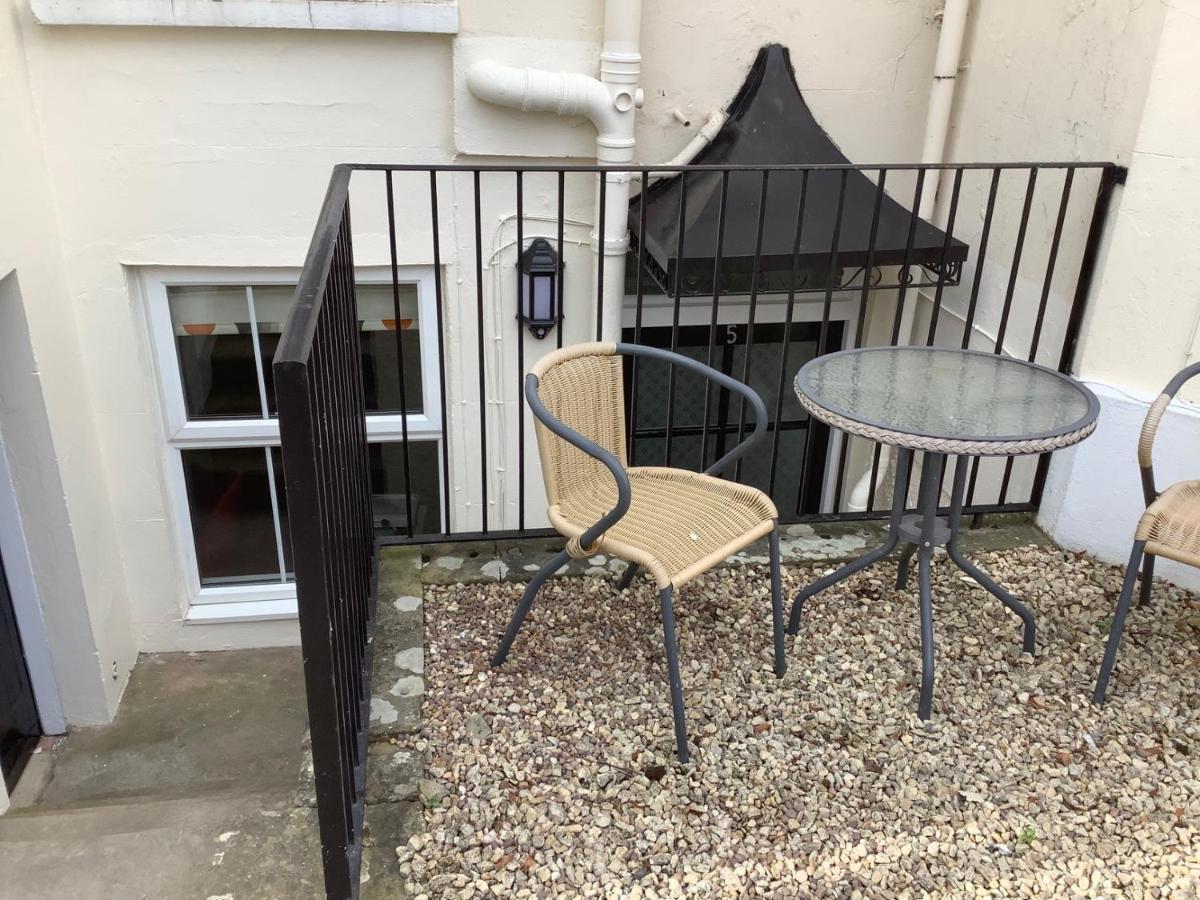 Luxury Refurbished 2 Bedroom Regency Apartment Cheltenham Exterior foto